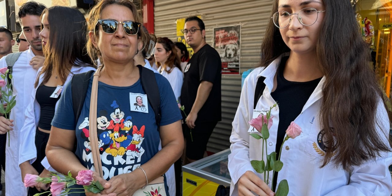 Elektrik akımına kapılarak ölen Özge Ceren Deniz'in okul arkadaşları olay yerine karanfil bıraktı