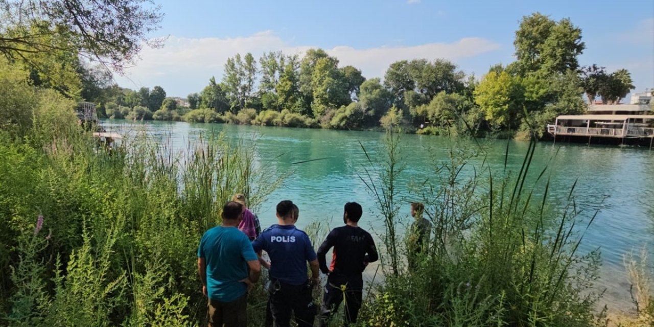 Antalya'da yüzmek için ırmağa giren kişi boğuldu