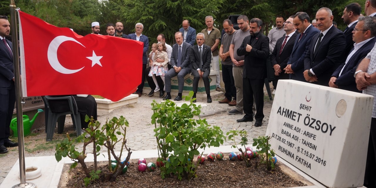 Bakan Uraloğlu, 15 Temmuz şehidi Ahmet Özsoy için düzenlenen anma törenine katıldı: