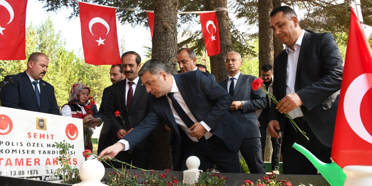 Orta ve Doğu Karadeniz'de 15 Temmuz dolayısıyla şehitlikler ziyaret edildi