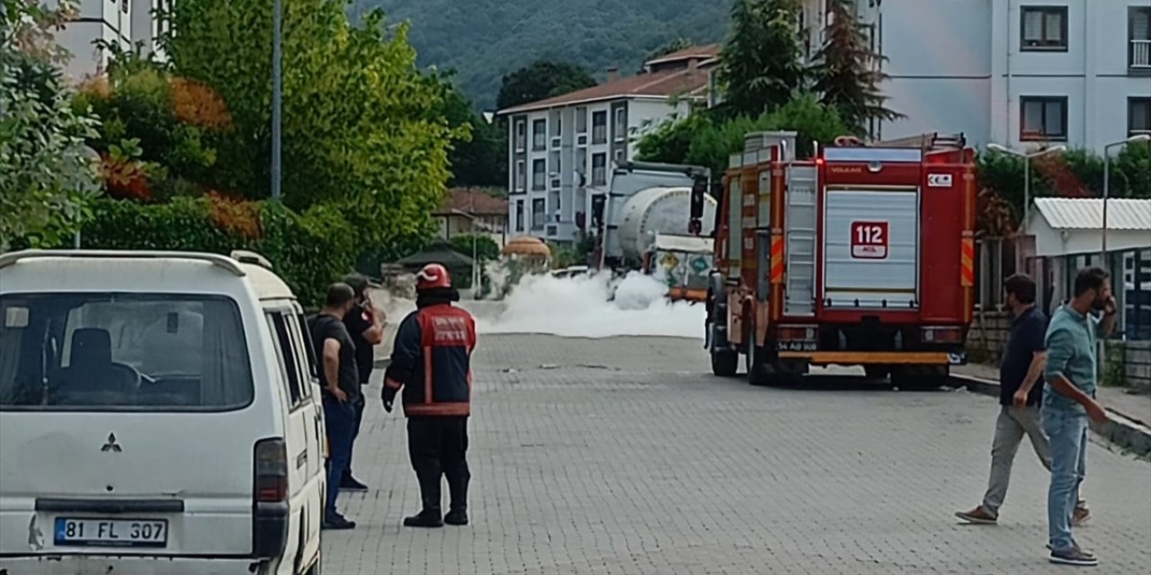 Sakarya'da oksijen yüklü tankerde sızıntı ekipleri harekete geçirdi