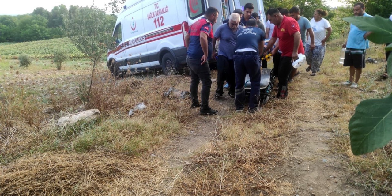 Osmaniye'de devrilen traktörün altında kalan profesör ağır yaralandı