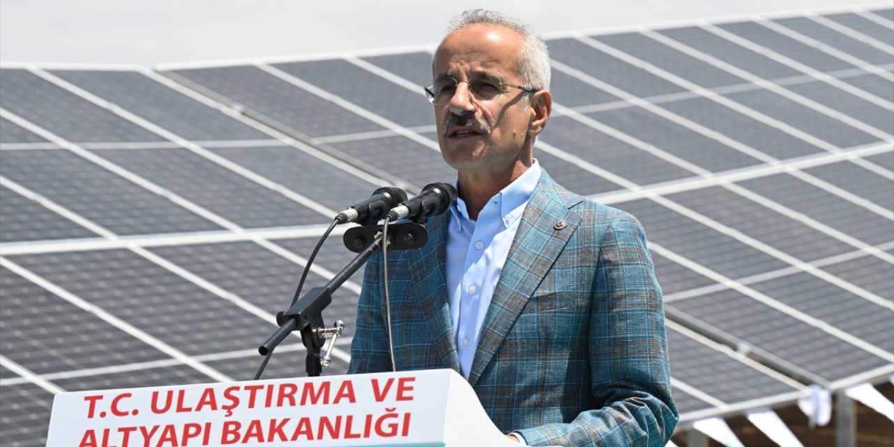 Kara yolları enerjisini güneşten alıyor