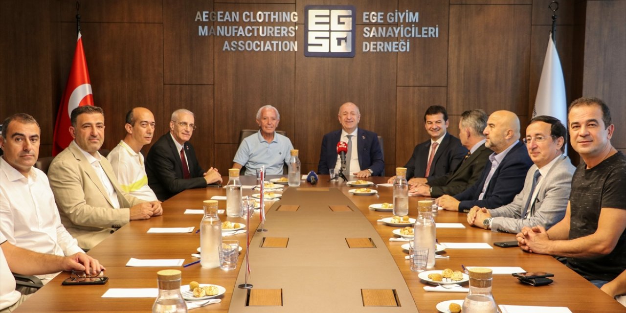 Zafer Partisi Genel Başkanı Özdağ, İzmir'de iş dünyası temsilcileriyle buluştu