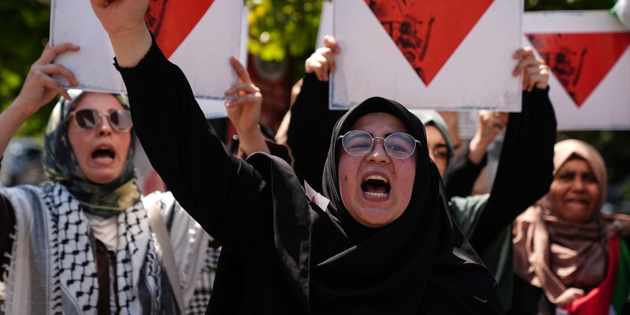 Almanya'nın "ters kırmızı üçgen" sembolünü yasaklaması İstanbul'da protesto edildi