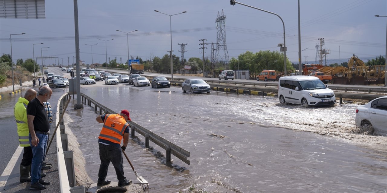 Ankara'da sağanak etkili oldu