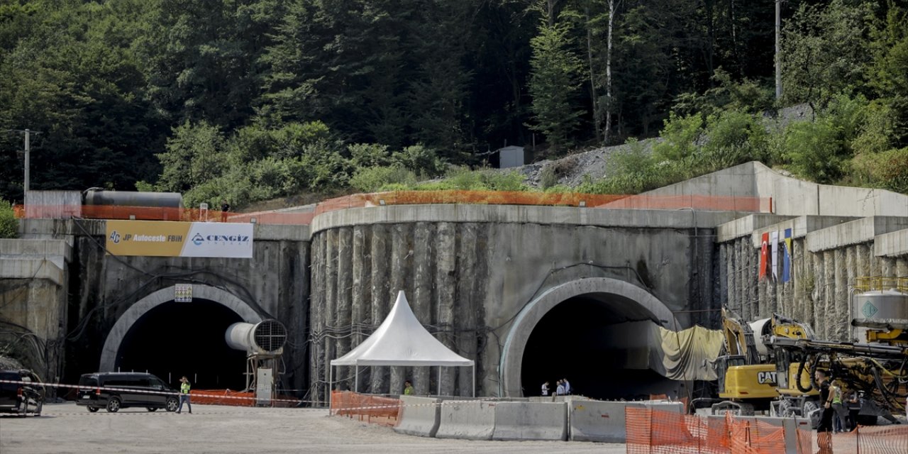 Cengiz İnşaat'ın Bosna Hersek'te yapımını sürdürdüğü otoyol projesindeki tünelde ışık göründü