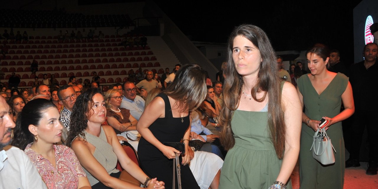 Yunan şarkıcı Despina, Çeşme konserinde sahneye çıkmadı