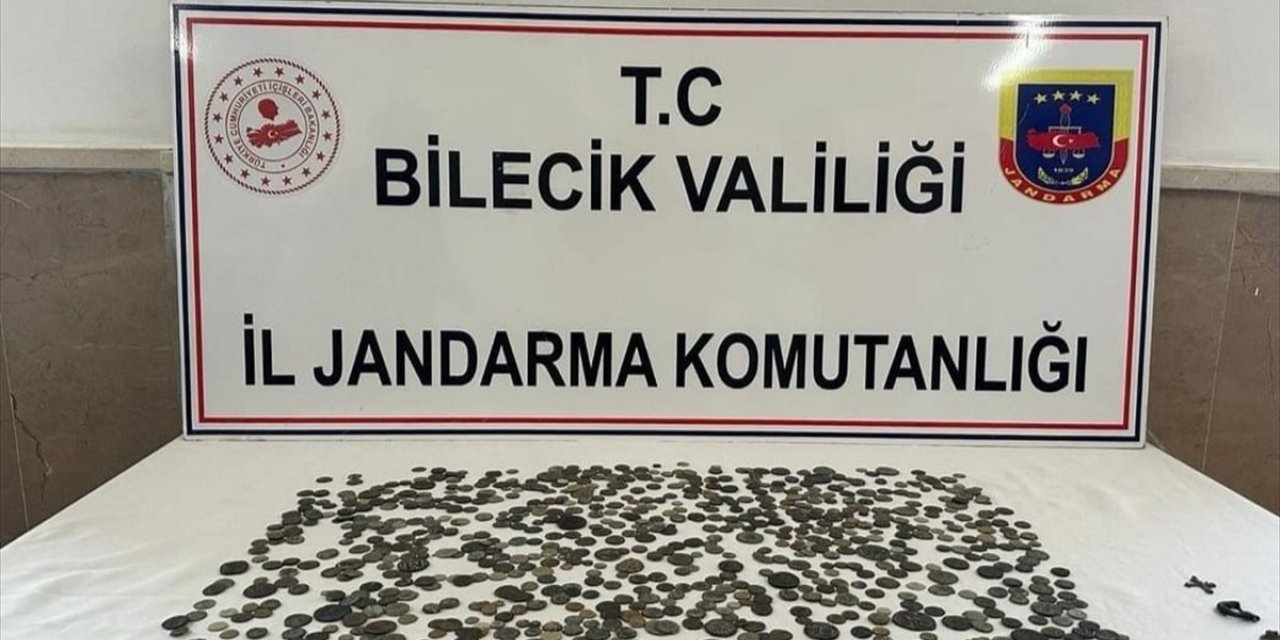 Bilecik'te otomobilde 794 sikke ele geçirildi