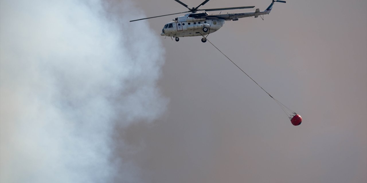 MSB, İzmir Gaziemir'deki yangın söndürme çalışmalarına destek için 5 helikopter görevlendirdi