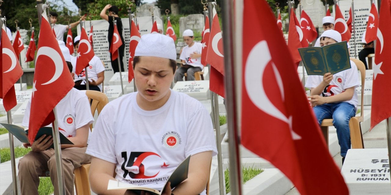 Trabzon'da 100 hafız çocuk Kur'an okuyarak şehitleri andı