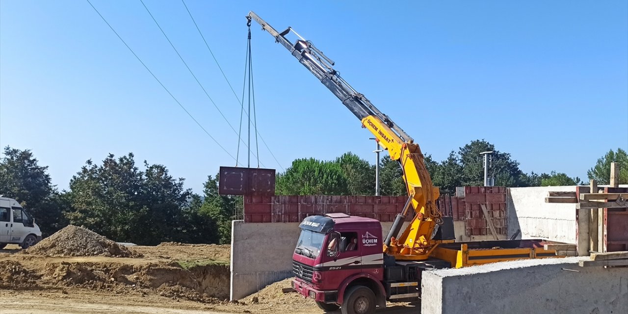 Kocaeli'de vincin elektrik teline temas etmesi sonucu 2 işçi yaralandı