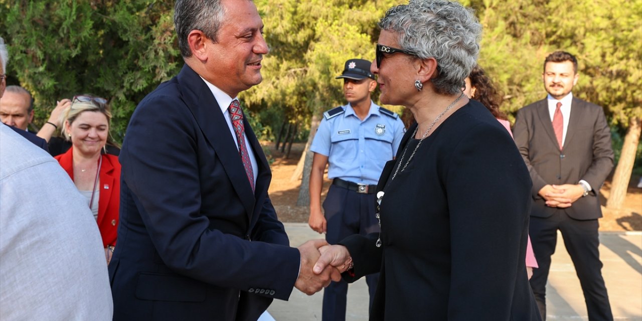 CHP Genel Başkanı Özel, KKTC'de Denktaş ve Küçük'ün anıt mezarlarını ziyaret etti