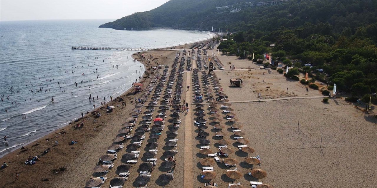 Muğla'da Sarıgerme Plajı'na mavi bayrak asıldı