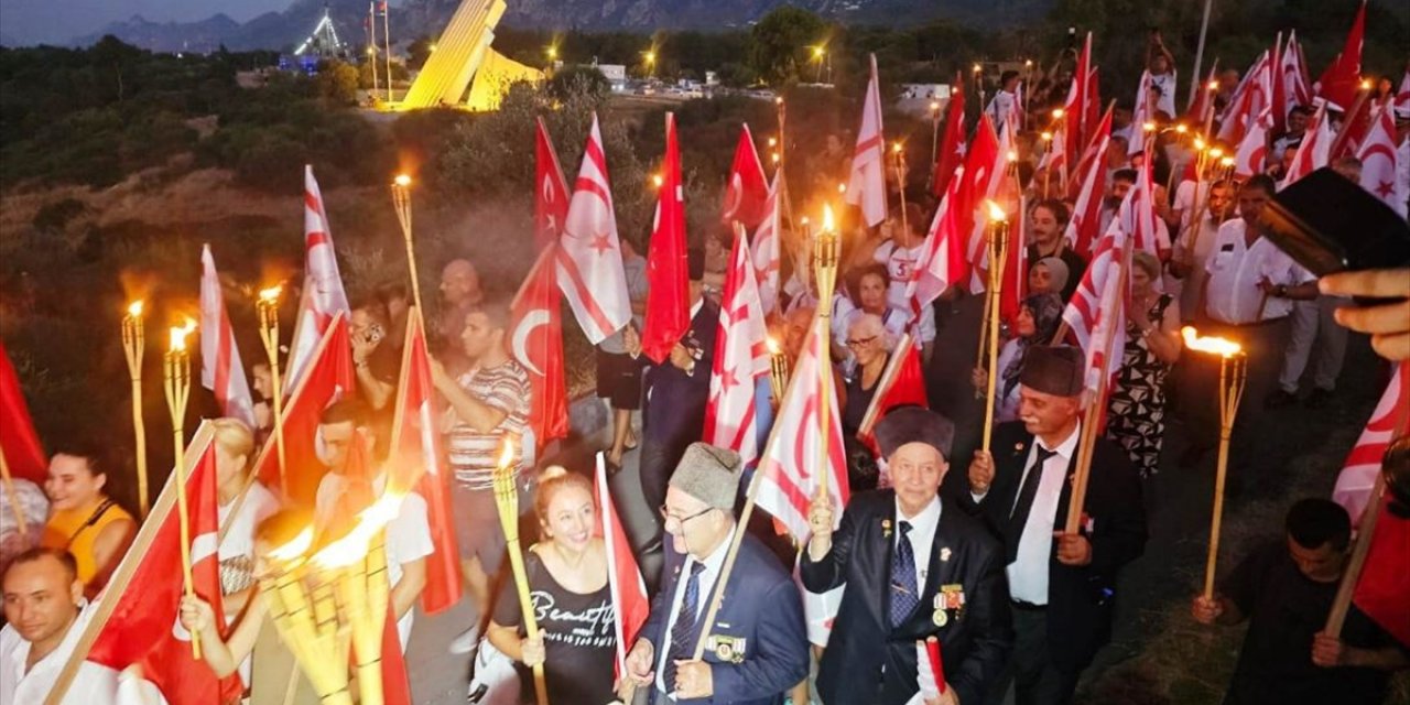 Kıbrıs Barış Harekatı'nın 50. yıl dönümünde gençler ile gaziler "Şafak Nöbeti" tuttu