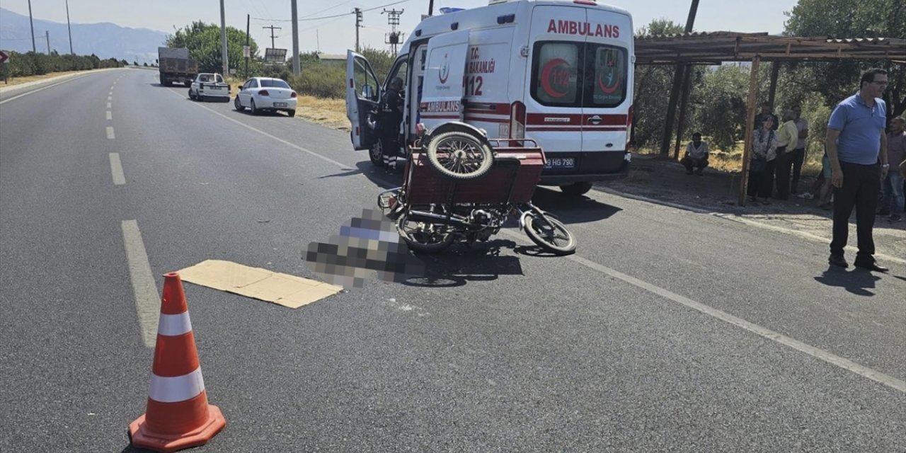 Aydın'da kamyonun altında kalan motosikletin sürücüsü öldü