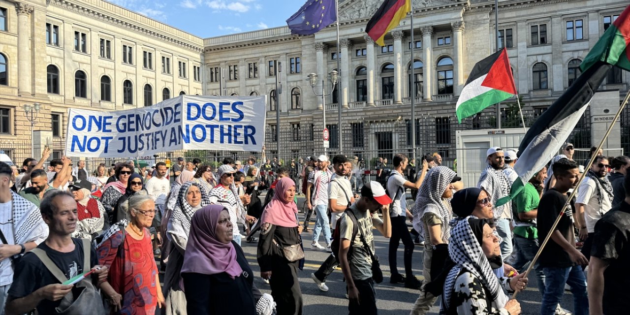 Berlin polisi Filistin destekçilerine sert müdahalede bulundu