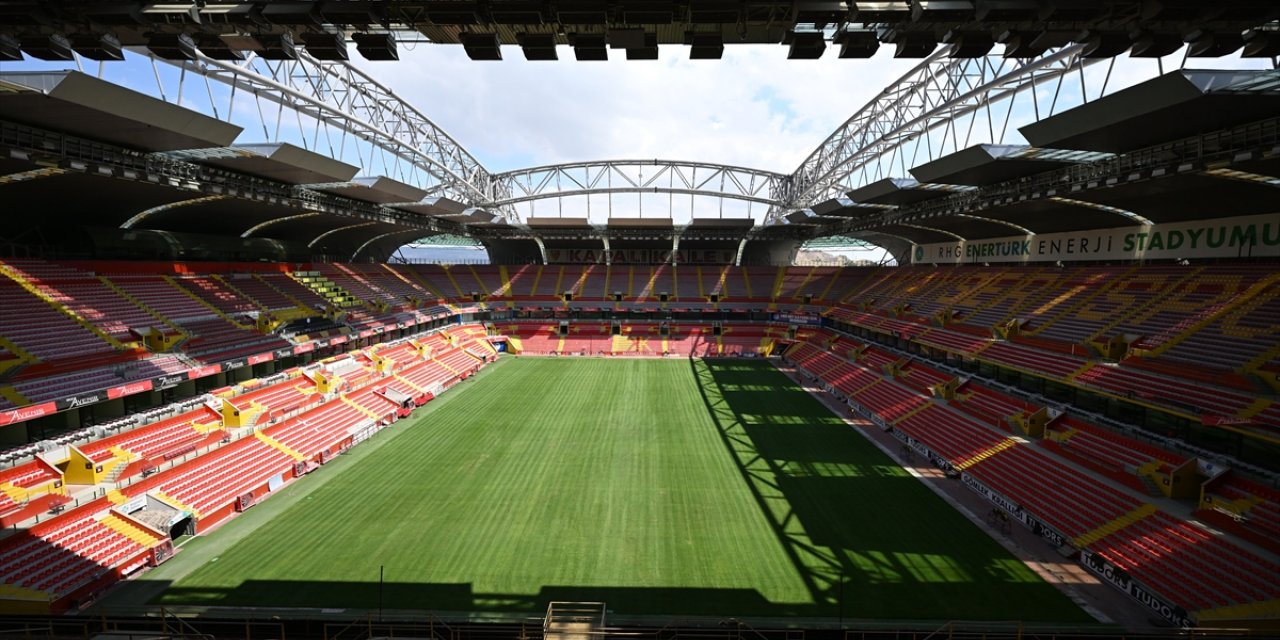 Kayseri'de hibrit teknolojisiyle zemini yenilenen stadyumda, milli maç heyecanı yaşanacak