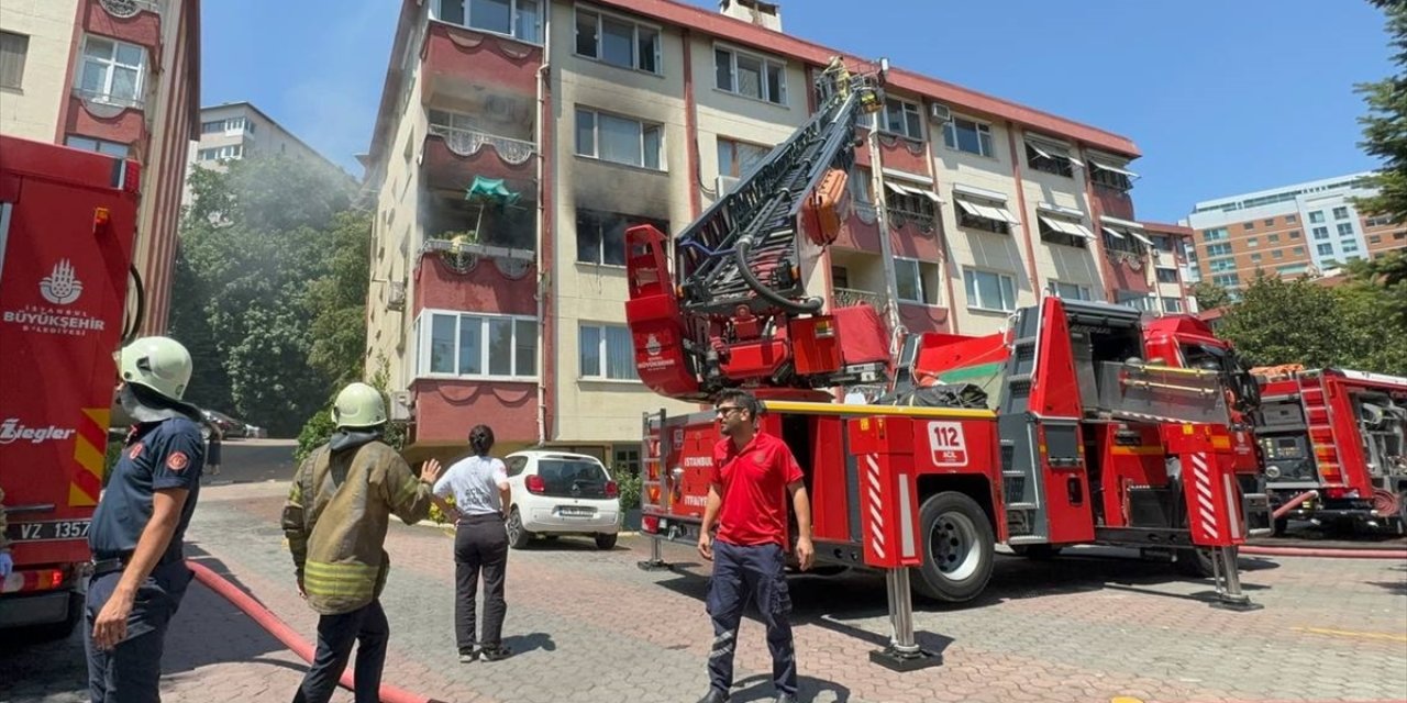 Şişli'de 4 katlı binada çıkan yangın söndürüldü