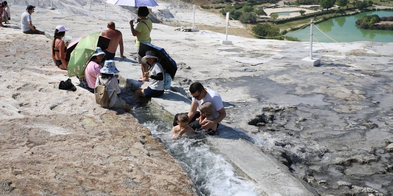 Denizlili turizmciler Pamukkale'deki su debisinin düşmesinden endişe duyuyor