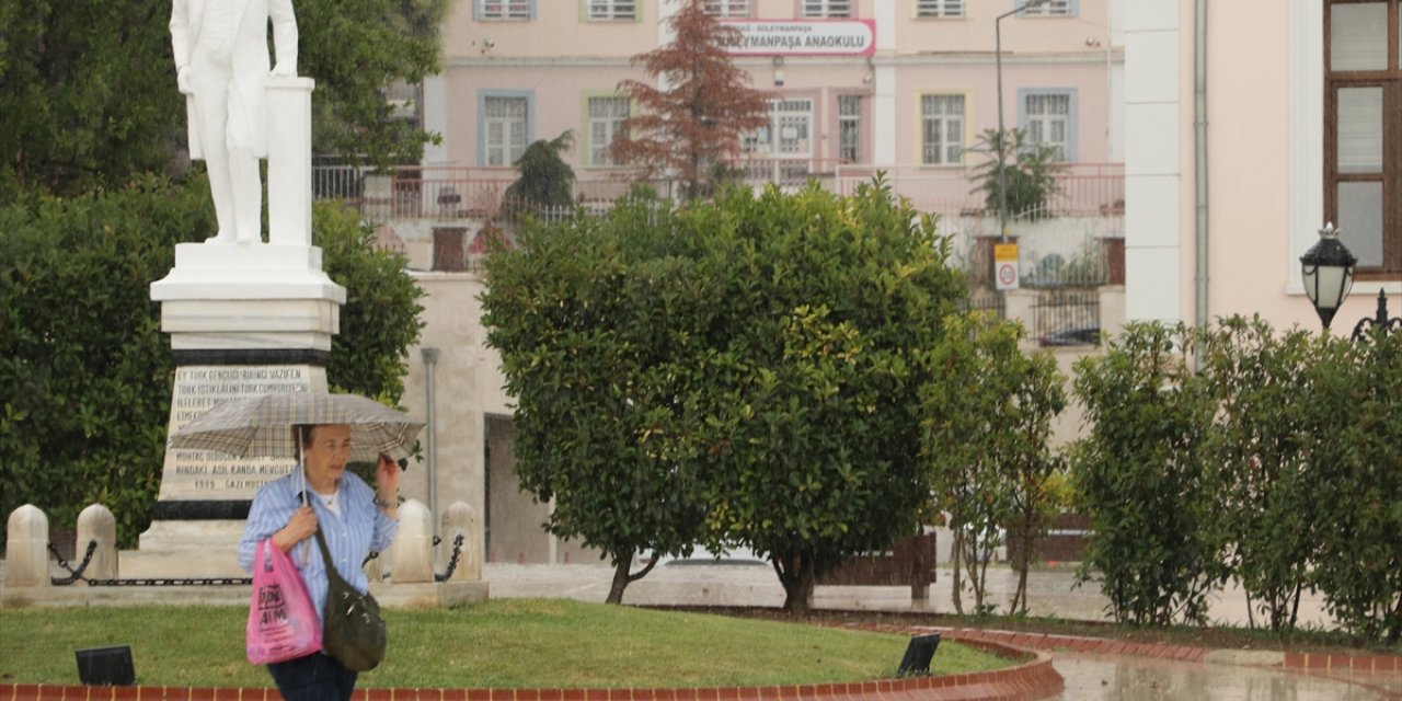 Tekirdağ'da gök gürültülü sağanak etkili oldu