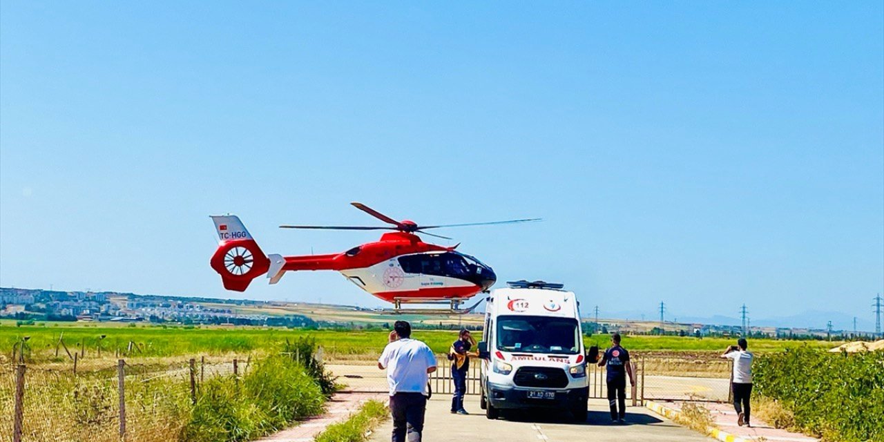 Diyarbakır'da ambulans helikopter kalça kemiği kırılan 79 yaşındaki hasta için havalandı