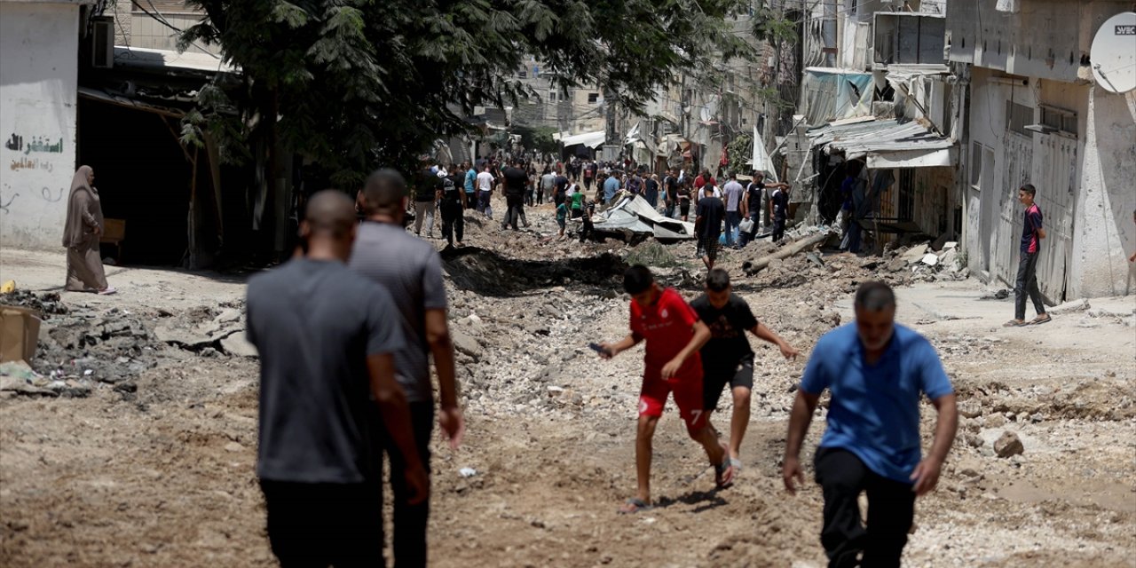 İsrail ordusu, gece girdiği Tulkerim kampından geride "büyük bir yıkım" bırakarak çekildi