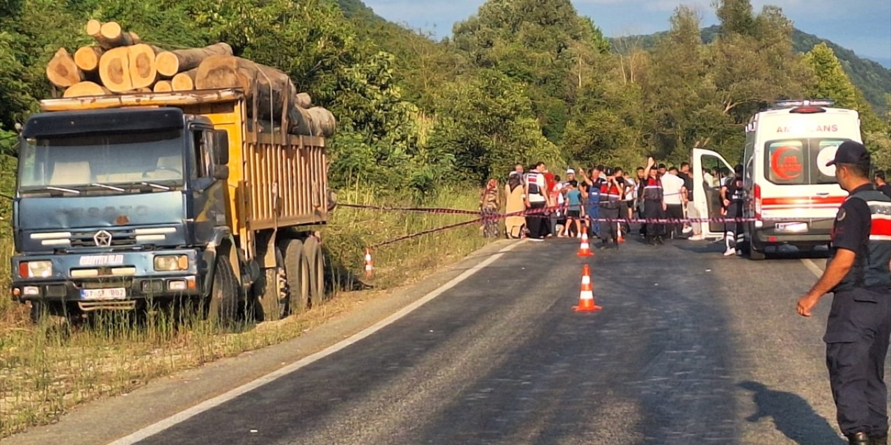 Zonguldak'ta kamyonun çarptığı elektrikli bisiklet sürücüsü öldü