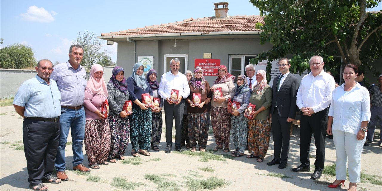 Edirne'de kadınlar tarafından işlenen yer fıstığı tüm marketlerde satılacak