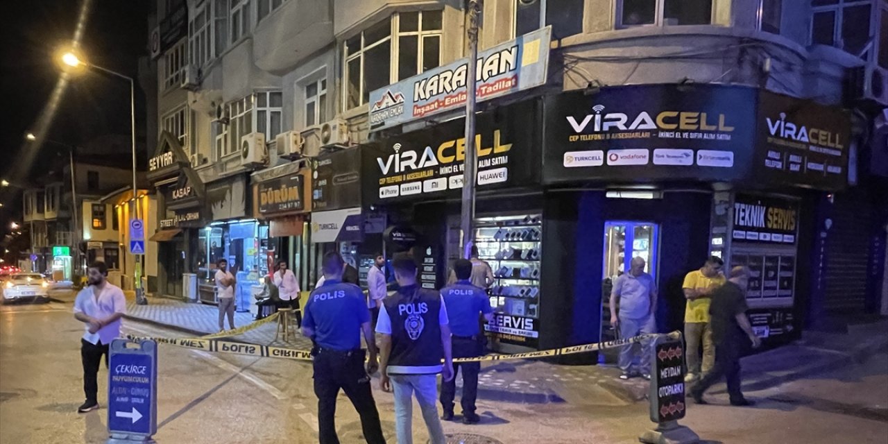 Bursa'da iş yerinin kurşunlanması güvenlik kamerasınca kaydedildi