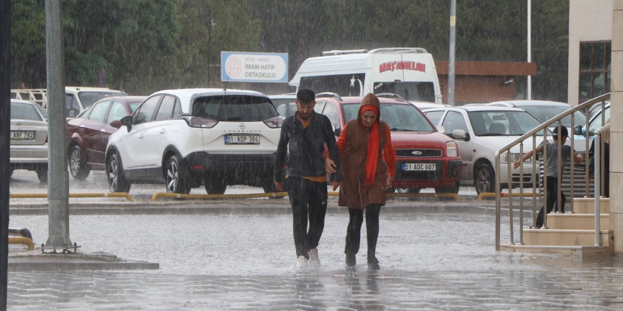 Niğde'de sağanak etkili oldu