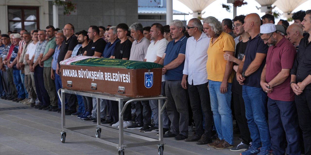 Ankara'da asansör boşluğuna düşerek ölen çocuğun cenazesi toprağa verildi