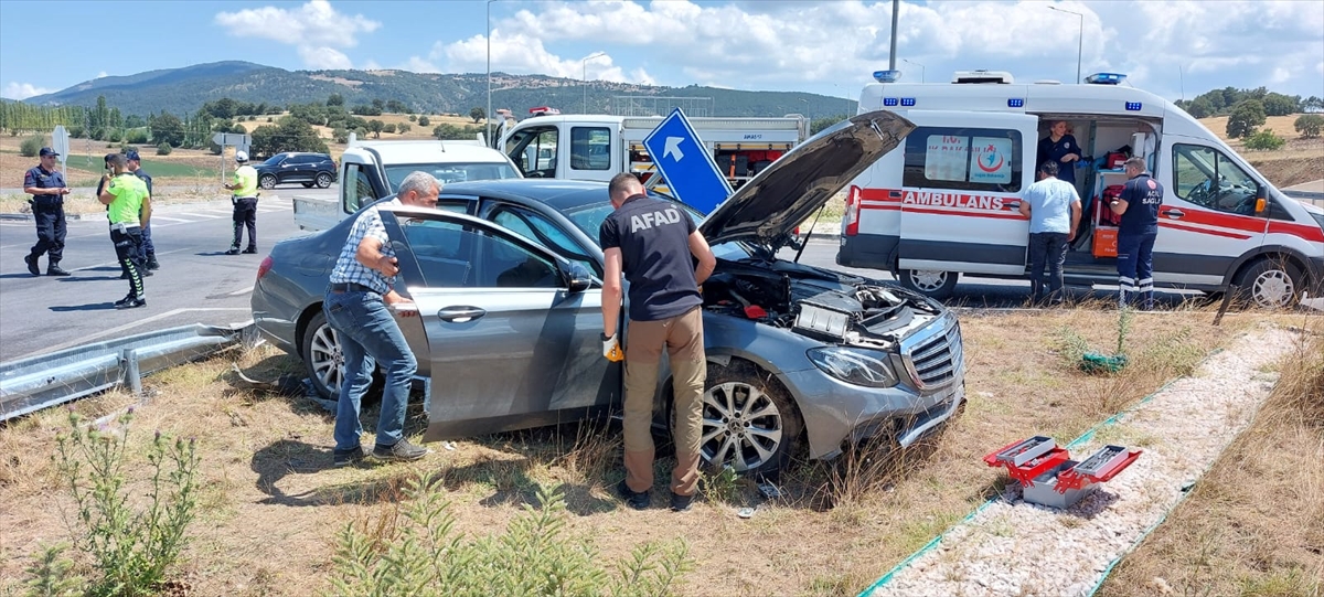 Amasya'da otomobille hafif ticari aracın çarpışması sonucu 6 kişi yaralandı