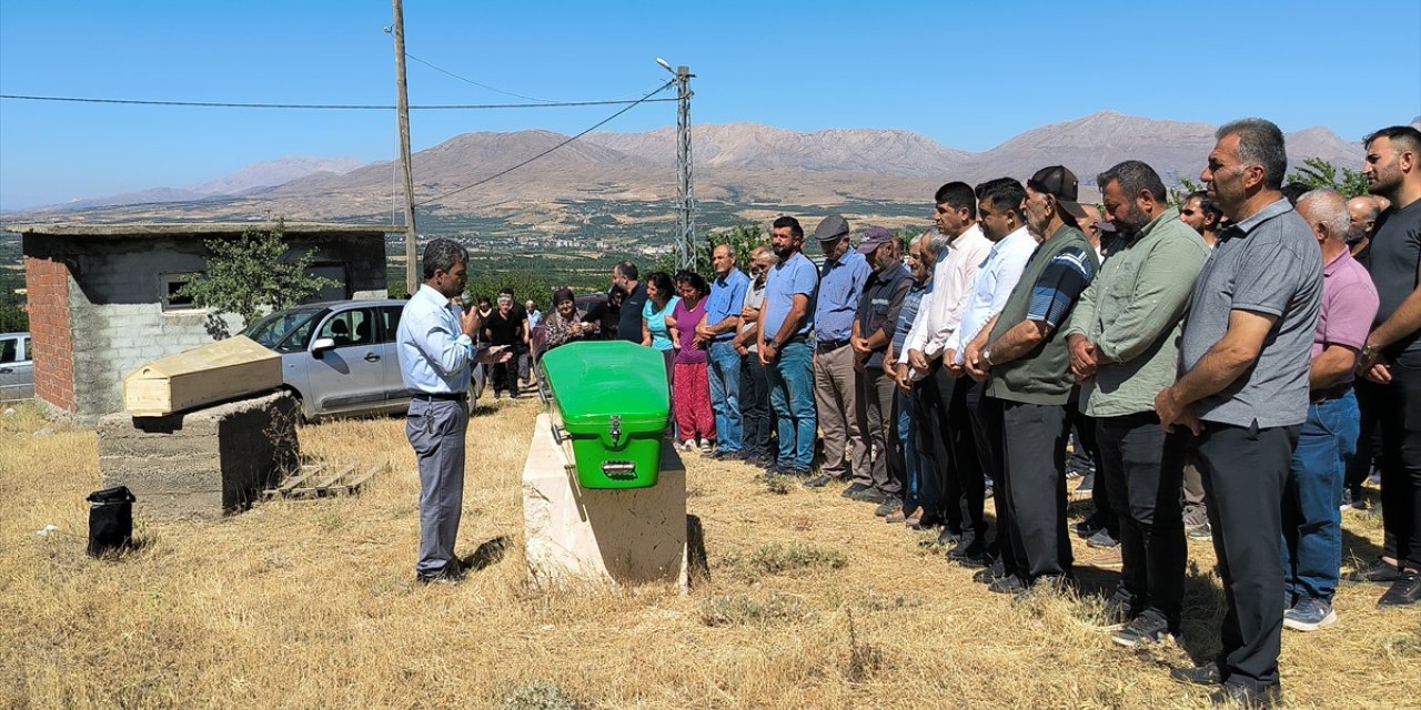 Malatya'da traktörün çarptığı 2 çocuğun cenazesi defnedildi