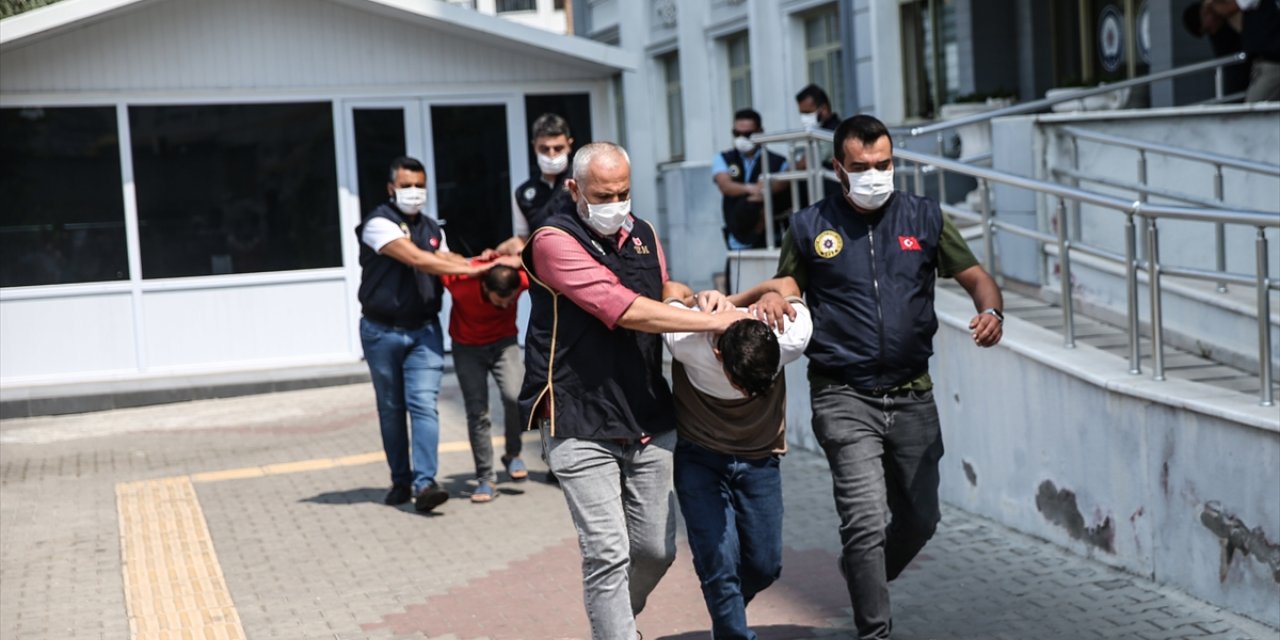 Mersin'de terör örgütü elebaşı lehine slogan atan 10 şüpheli tutuklandı