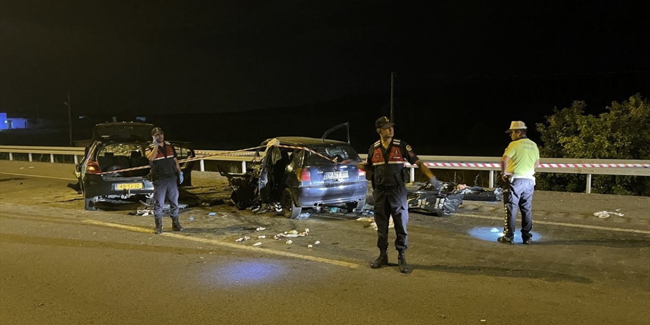 Kayseri'de iki otomobilin karıştığı kazada 2 kişi öldü, 4 kişi yaralandı