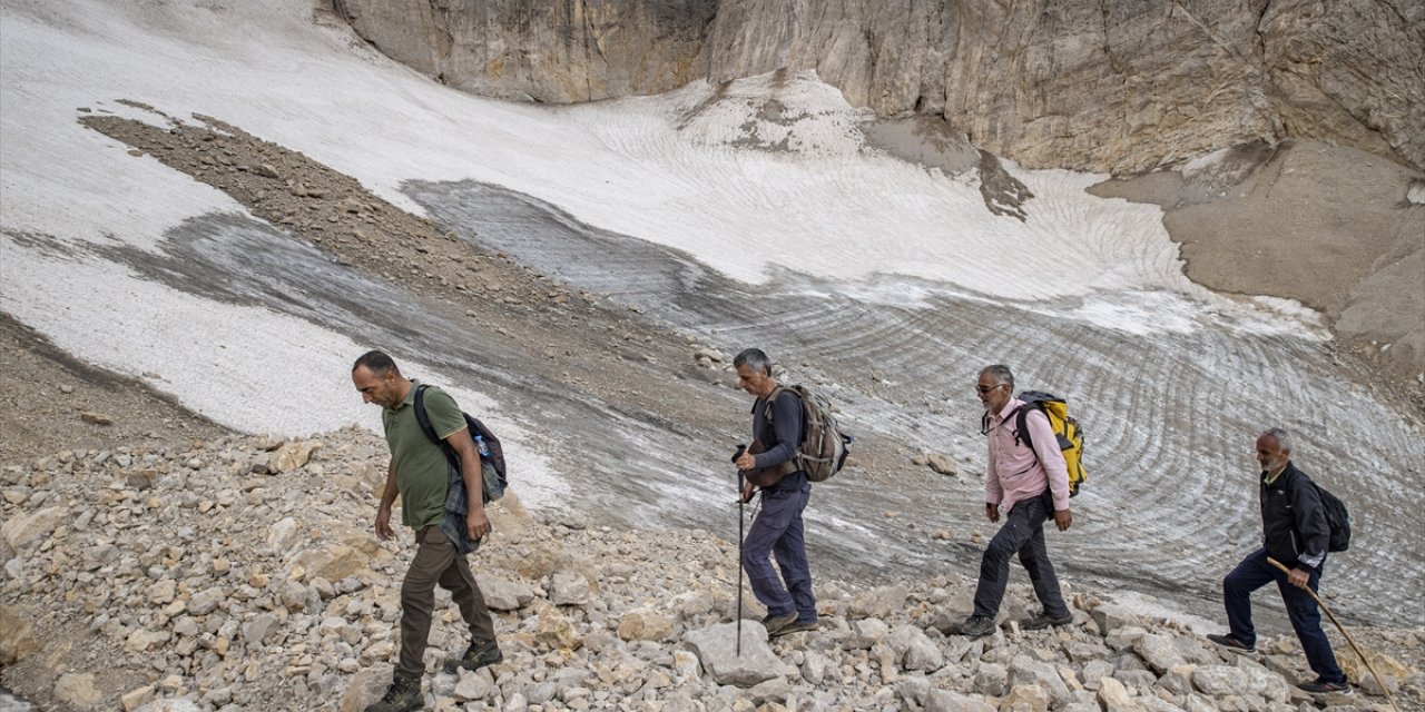 Munzur Dağları'ndaki Şahintaşı Buzulu doğaseverlerin yeni rotası oldu
