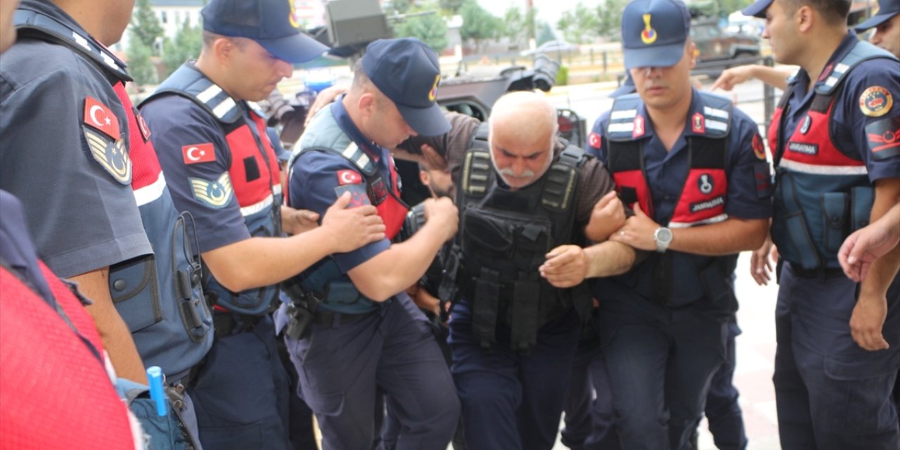 Tokat'ta çıkan silahlı kavga eski muhtarı öldüren yeni muhtar ile oğlu adliyede