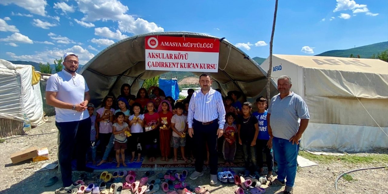 Amasya'da mevsimlik tarım işçilerinin çocuklarına çadır kentte Kur'an-ı Kerim öğretiliyor