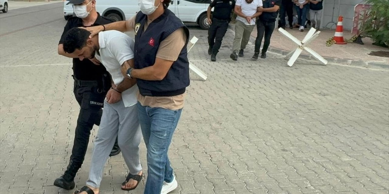 Mersin'de DEAŞ'a yönelik "Gürz-1" operasyonunda yakalanan 9 zanlıdan 4'ü tutuklandı