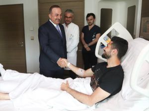 Dışişleri Bakanı Çavuşoğlu'ndan Emre Akbaba'ya ziyaret