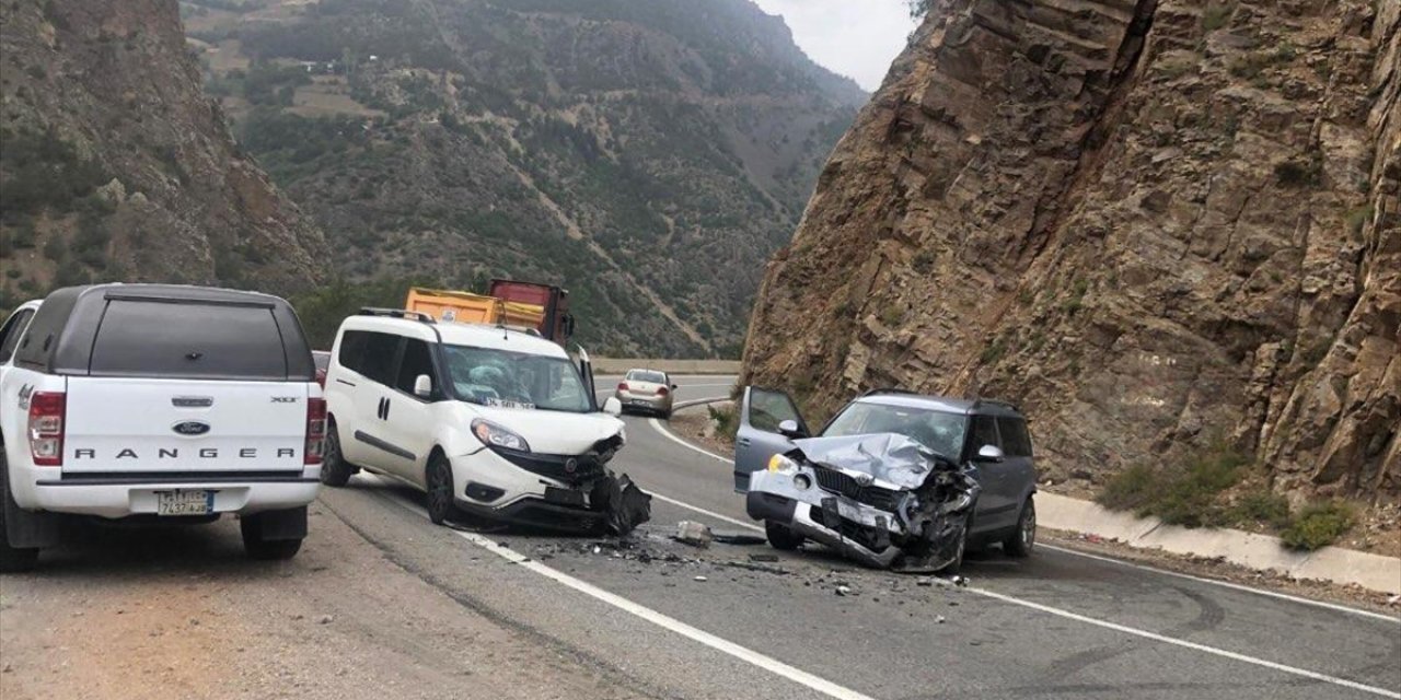 Gümüşhane'de trafik kazasında 4 kişi yaralandı
