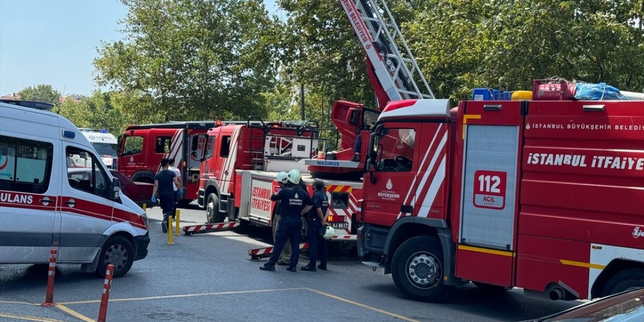 Esenler'de özel hastanede çıkan yangın nedeniyle hastalar tahliye edildi