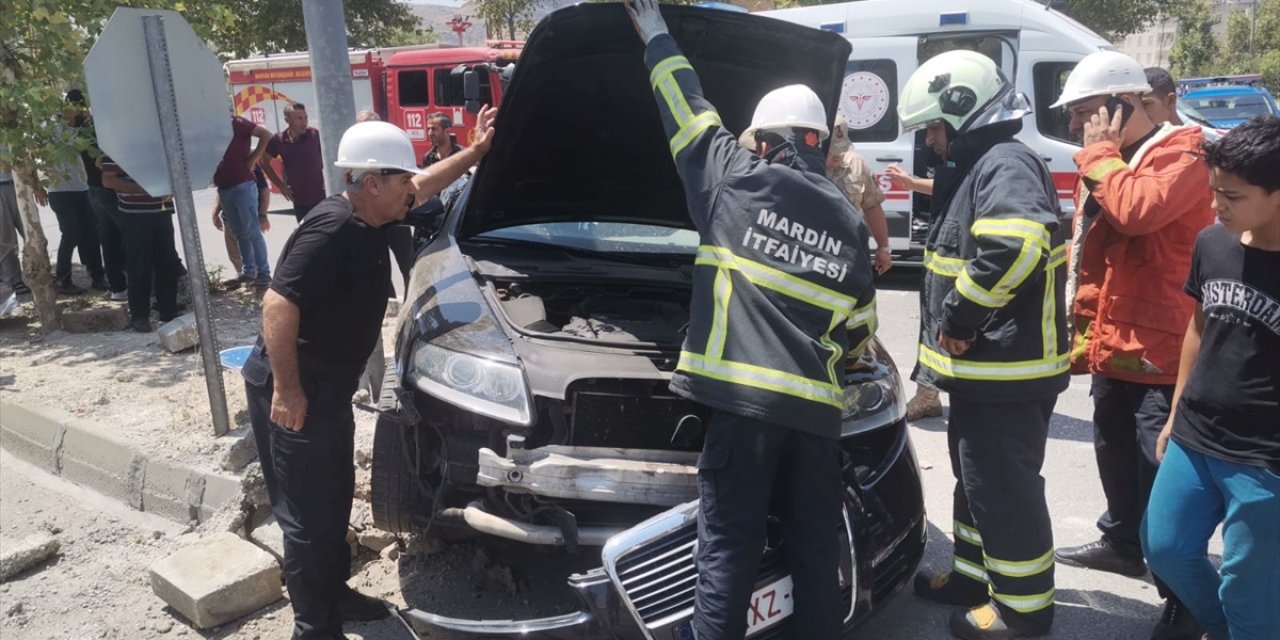 Mardin'de pikap ile otomobilin çarpıştığı kazada 4 kişi yaralandı