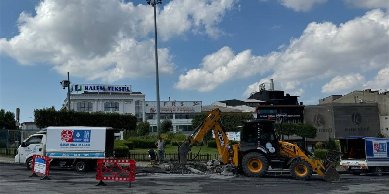 Güngören'de yol çalışması sırasında su borusu patladı