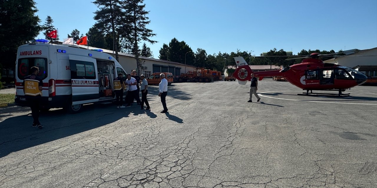 Bartın'da ambulans helikopter bacağından yaralanan kişi için havalandı