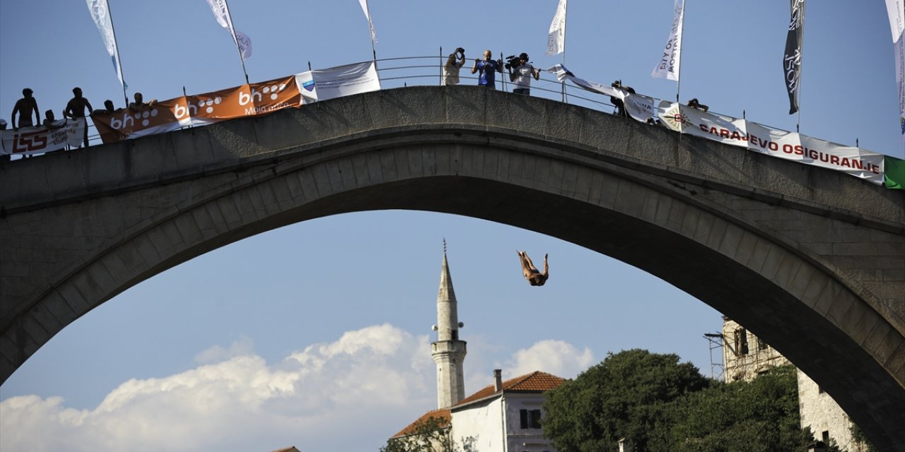 Bosna Hersek'te 458. Geleneksel Mostar Köprüsü Atlayışları yapıldı