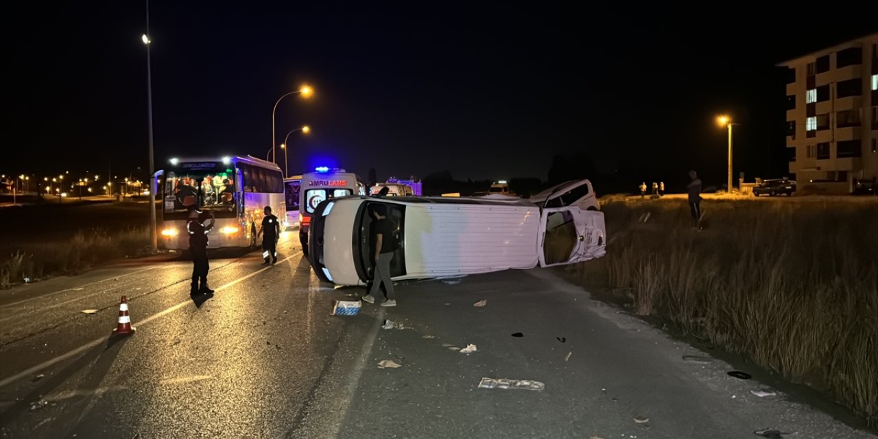 Kütahya'da zincirleme trafik kazasında 1 kişi öldü, 8 kişi yaralandı