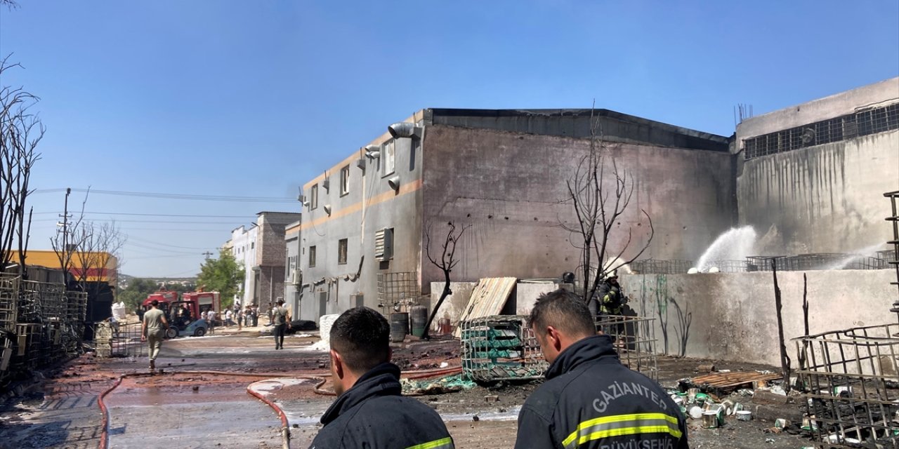 Gaziantep'te boya fabrikasında çıkan yangın söndürüldü