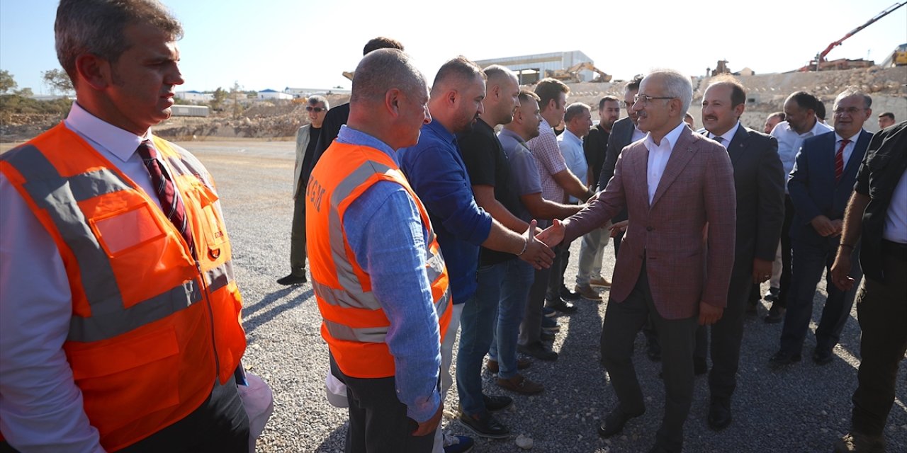 Bakan Uraloğlu, Mersin'deki otoyol projesinde yürütülen çalışmaları inceledi: